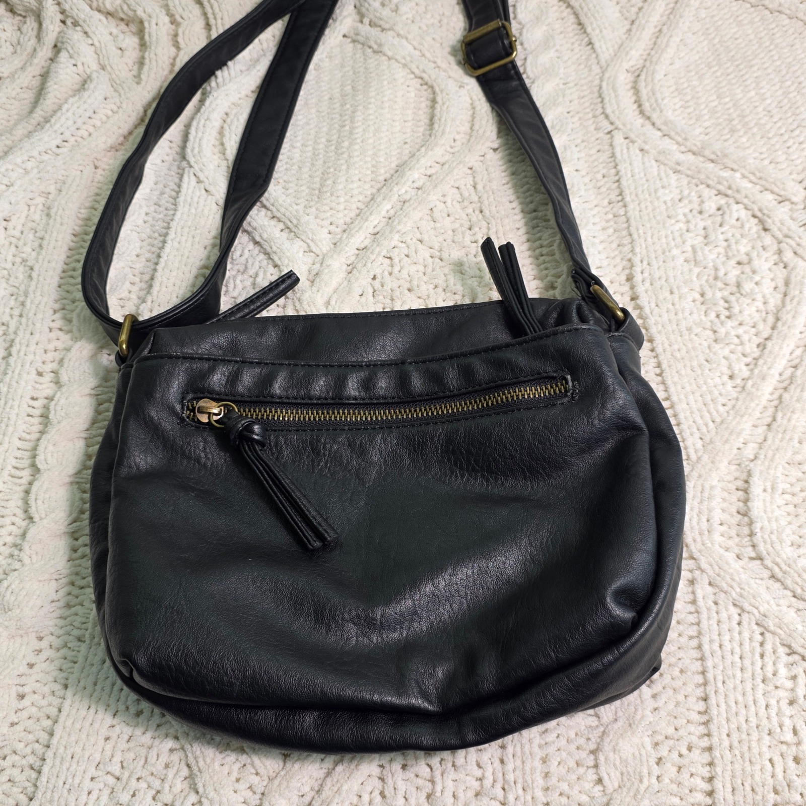 Bueno Crossbody Bag Black Faux Pebbled Soft Leather Classic Shoulder Purse